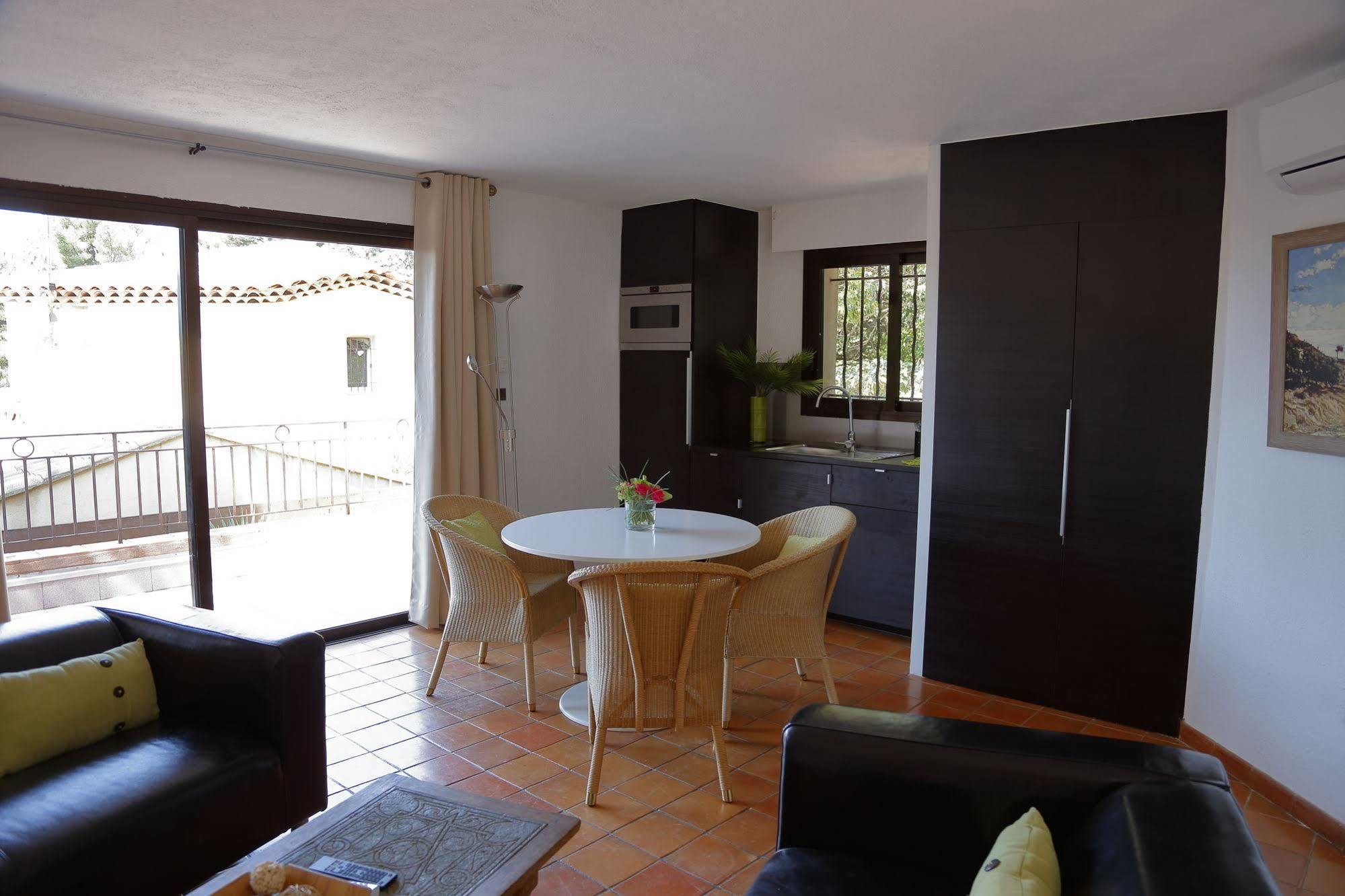 Les Jardins De Cassis - Parking Gratuit & Piscine Chauffee Hotel Exterior photo