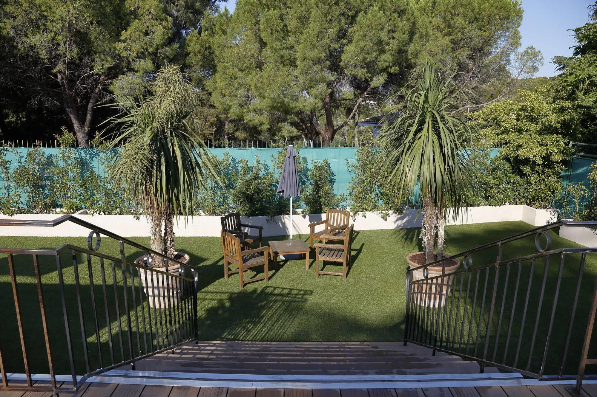 Les Jardins De Cassis - Parking Gratuit & Piscine Chauffee Hotel Exterior photo